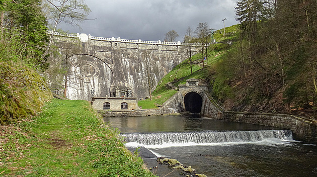 Tajemství přehrad: První hráz na Labi stojí kousek pod Špindlem