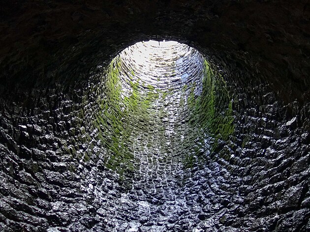 Pohled z obtokovho tunelu k achtovmu pelivu