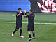Albántí fotbalisté Qazim Laci a Rey Manaj se radují z gólu proti Chorvatsku.