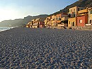 Riviéra. Jen ne ta francouzská, ale italská. Pesn to vám vytane na mysl, kdy...