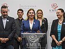 Slovenská europoslankyn� Monika Be�ová (uprost�ed) s dal�ími nov� zvolenými...