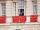 Princezna Kate s dtmi sledovala kvli deti pehlídku z okna. (Trooping the...