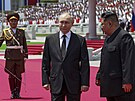 Ruský prezident Vladimir Putin (uprosted) a severokorejský vdce Kim ong-un...