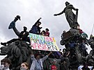 Demonstrace v Paíi proti krajní pravici, která se po vítzství v eurovolbách...