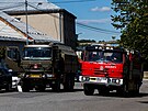 Po výbuchu ve vojenském újezdu Libavá zamíili do akce i armádní hasii.
