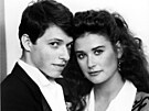 Jon Cryer a Demi Moore ve filmu �ádná mali�kost (1984)