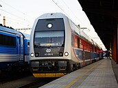 Trasu mezi Kolínem a Masarykovým nádraím standardn obsluhují elektrické vlaky...