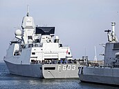 Nizozemská fregata HNLMS Tromp odplouvá chránit Rudé moe ped útoky jemenských...
