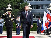 Inaugurace nového slovenského prezidenta. Peter Pellegrini pichází do paláce....