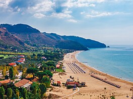 Je na vás u prodírání se davy turist ve sluncem rozpáleném ím píli?...