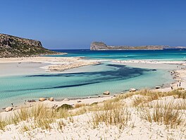Pís�itá laguna Balos je svou odlehlostí a romantickou atmosférou podobná spí�e...