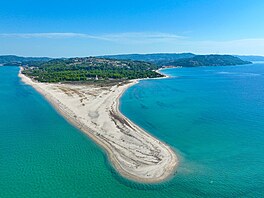 Mys Possidi na poloostrov� Kassandra (na Chalkidiki) oplývá �adou malých...