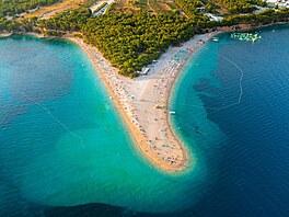 Zlatni Rat na ostrov Bra je u naprostá klasika, která má k fádnosti daleko....