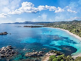 Jak najít Plage de Tamaricciu? Jdte rovnou za nosem. Díky okolo rostoucím...