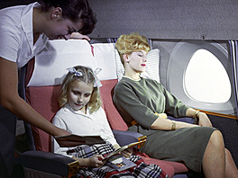 Sud Aviation SE-210 Caravelle III spole�nosti Swissair, cestující v kabin�...