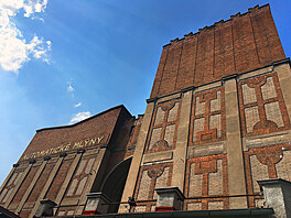 Mlýny p�ipomínají hrad i s cimbu�ím a také jsou k n�mu p�irovnávány.