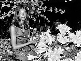 Ve v�ku 80 let zem�ela francouzská zp�va�ka a here�ka Françoise Hardyová. (21....