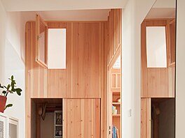 Obytný prostor se ji� od vstupu rozlévá celou dispozicí a lze jej jednodu�e...