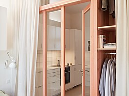 Lo�nice je ze dvou stran pr�chozí.