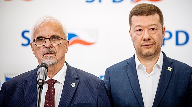 Ivan David  a Tomio Okamura (SPD) na tiskov konferenci strany k vsledkm voleb do Evropskho parlamentu. (10. ervna 2024)