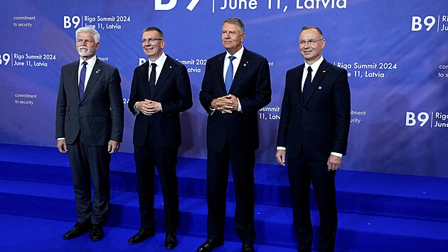 esk prezident Petr Pavel, lotysk prezident Edgars Rinkevics, rumunsk prezident Klaus Iohannis a polsk prezident Andrzej Duda pi summitu NATO v Rize. (11. ervna 2024)