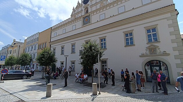 Steden vjezdn zasedn Vldy esk republiky, kter host budova Star radnice v Havlkov Brod, pilkalo nkolik destek zjemc. (19. ervna 2024)