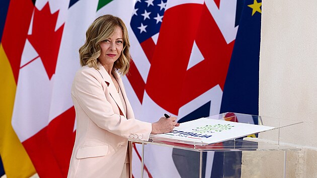 Giorgia Meloniov ped zahjenm summit G7 (13. ervna 2024)