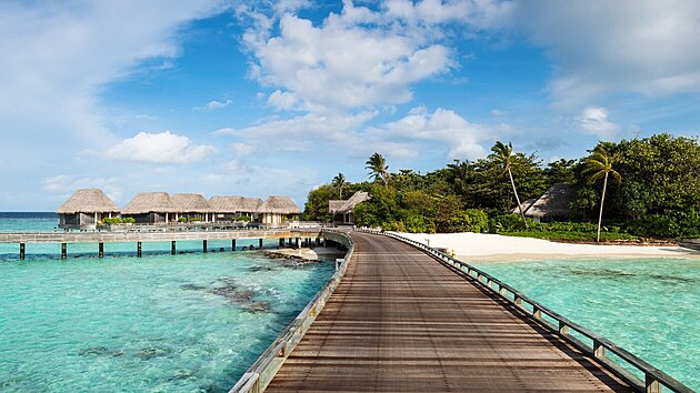 N�v�t�vn�ci resortu Finolhu maj� k dispozici tak� mas�e, tenisov� kurt,...