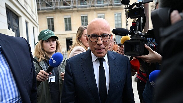 Ve Francii se rozjela pedvolebn kampa ped prvnm kolem pedasnch parlamentnch voleb. Na snmku je pedseda Republikn rik Ciotti. (11. ervna 2024)