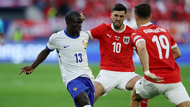 Fransız orta saha oyuncusu N'Golo Kanté Avusturya'ya karşı maçta.