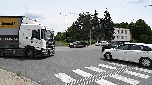 Semafor na jedn z klovch a nejvce frekventovanch kiovatek v Otrokovicch je opt mimo provoz. (erven 2024)