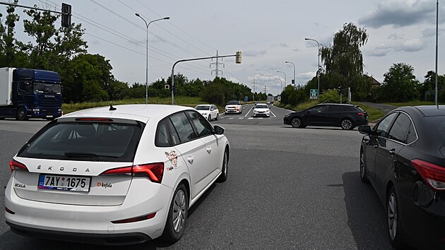 Semafor na jedn z klovch a nejvce frekventovanch kiovatek v Otrokovicch je opt mimo provoz. (erven 2024)