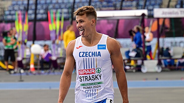 Spokojen� Vil�m Str�sk� po fini�i stovky.