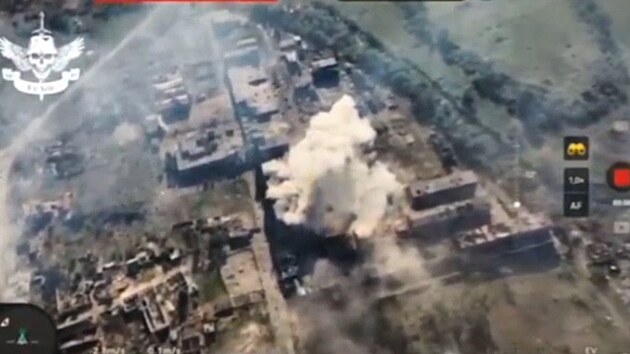 Rusov uvzli v obklen fabrice, Ukrajinci na n hzej americk bomby
