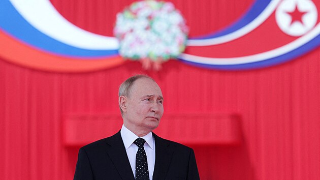 Rusk prezident Vladimir Putin se astn oficilnho uvtacho ceremonilu na nmst Kim Ir-sena v severokorejskm Pchjongjangu. (19. ervna 2024)