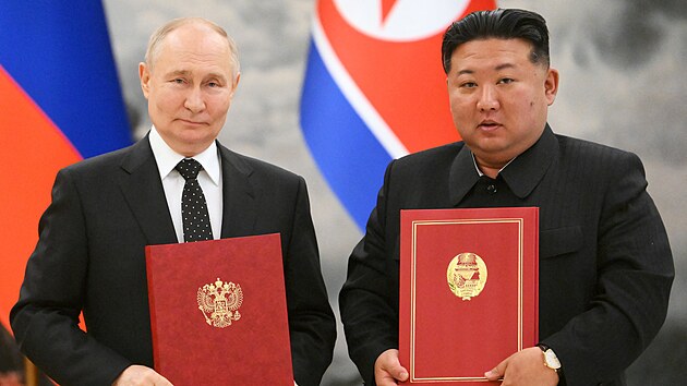 Dohodu o komplexnm strategickm partnerstv na summitu v severokorejsk metropoli Pchjongjangu podepsali rusk prezident Vladimir Putin a severokorejsk vdce Kim ong-un. (19. ervna 2024)