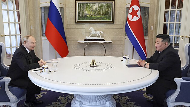 Dohodu o komplexnm strategickm partnerstv na summitu v severokorejsk metropoli Pchjongjangu podepsali rusk prezident Vladimir Putin a severokorejsk vdce Kim ong-un. (19. ervna 2024)