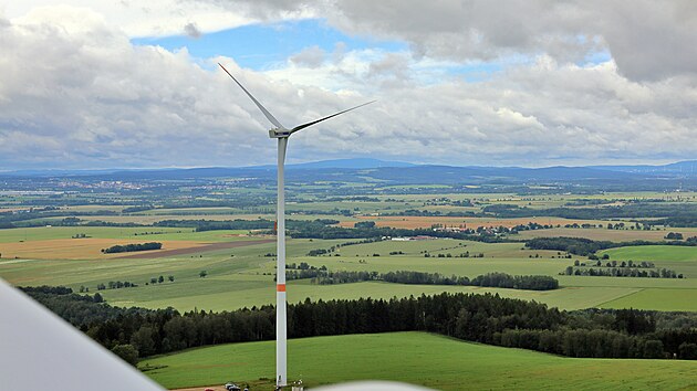 V rmci svtovho dne vtru otevely nkter vtrn elektrrny v Karlovarskm kraji sv dvee veejnosti. Horn stkov. (15. ervna 2024)