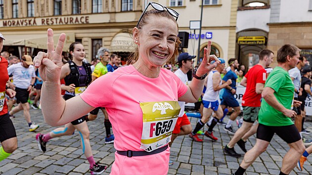 Olomouck ulice opt zaplnili bci, kte vyrazili na tra plmaratonu.