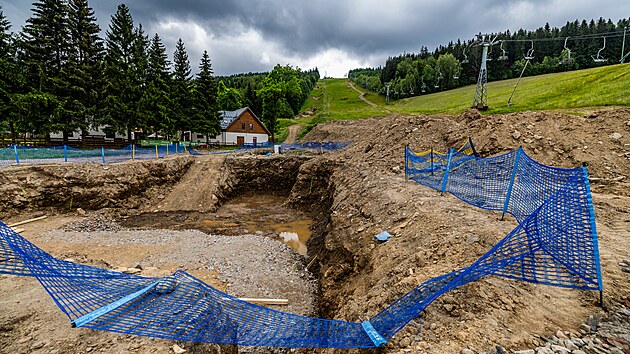 Skicentrum v Detnm buduje estisedakovou lanovku v arelu Marta I.