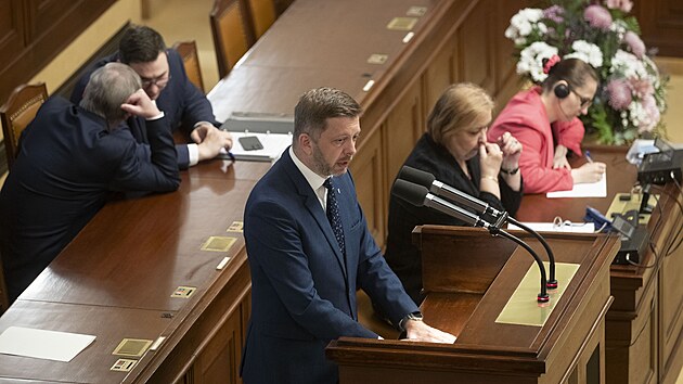 Ministr vnitra Vt Rakuan bhem mimodn schze Snmovny(14. ervna 2024)