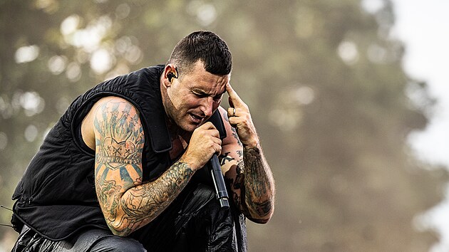 Australsk kapela Parkway Drive rozjela na hradeckm letiti ohovou show. (13. ervna 2024)