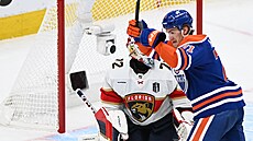 Ryan McLeod z Edmontonu oslavuje gól proti Florid� ve t�etím finále NHL.