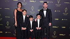 Antonela Roccuzzo a Lionel Messi se syny Thiagem, Mateem a Cirem