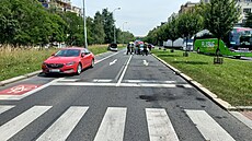 V Pato�kov� ulici na pra�ském B�evnov� v pond�lí za jízdy vzplanulo auto....
