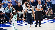 Jun 14, 2024; Dallas, Texas, USA; Dereck Lively II z Dallas Mavericks slaví,...