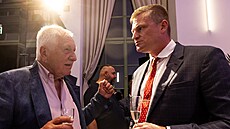 Filip Turek a Václav Klaus (vlevo) ve tábu koalice Písaha a Motoristé (10....