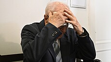 Jan Muziká� podle ob�aloby od �íjna 1982 do �íjna 1989 odpovídal za organizaci...