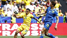 Rumunský kapitán Nicolae Stanciu v utkání s Ukrajinou.