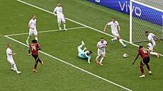 Slovenský obránce Dávid Hancko zasahuje na brankové �á�e.